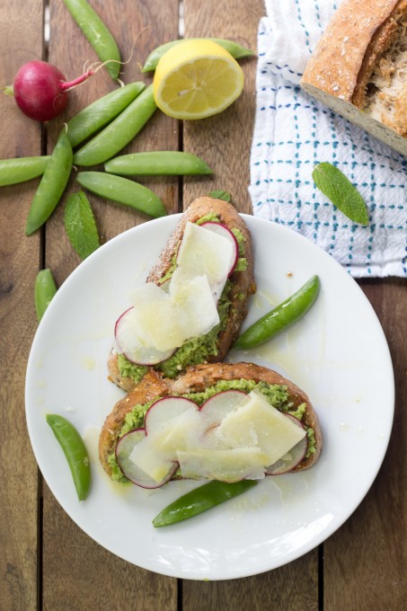 Mint and Pea Puree on Grilled Bread