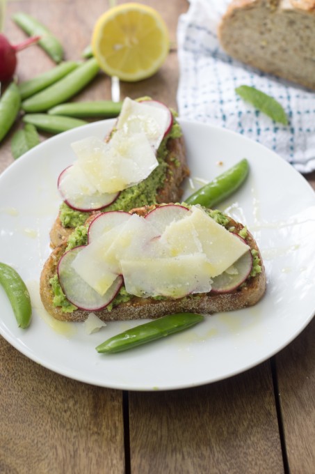 Mint and Pea Puree on Grilled Bread